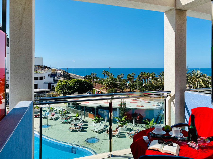 Sea/Pool View & Balcony Apartment